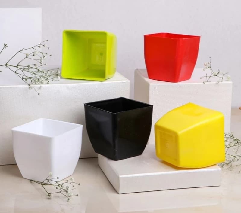 گلدان پلاستیکی مربع