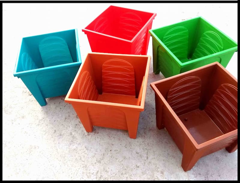 گلدان پلاستیکی کوچک