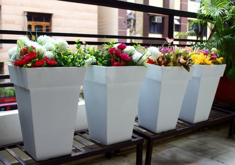 گلدان پلاستیکی مستطیلی سفید