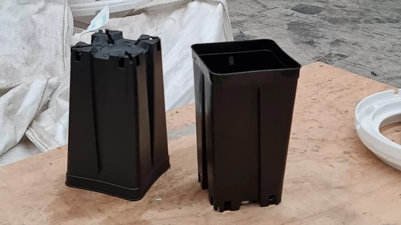 گلدان پلاستیکی مشکی